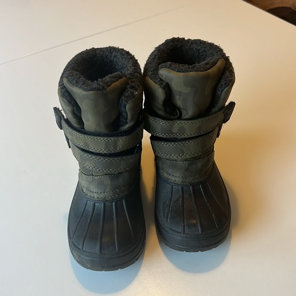 Boys winter boots. Worn twice. Practically brand new. - Picture 3 of 4